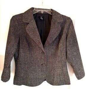 Gray three-quarter-sleeved tweed blazer